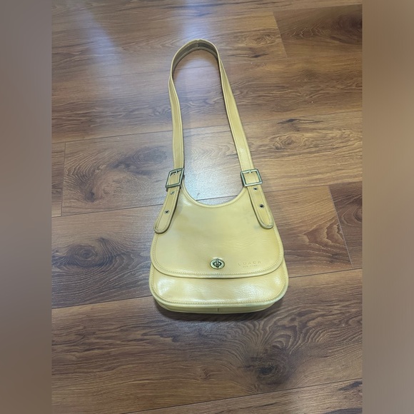 Coach Handbags - Vintage leather Coach bag Legacy